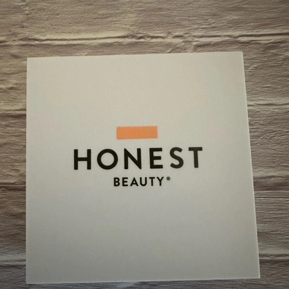 Honest‎ Beauty Walnut Everything Cream Foundation